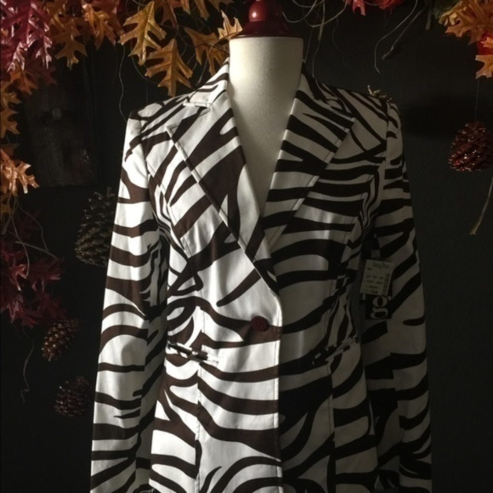 Womens brown white animal print blazer size 4 NWT